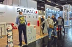 How did SANPACK present sustainable pallet securing at Fachpack 2025?